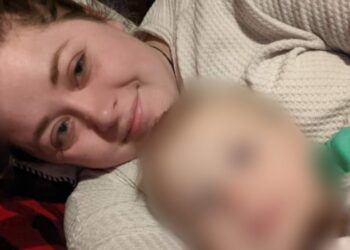 Ασύλληπτη Τρaγωδία: Δίχρονο αγοράκι πυροβόλησε και σκότωσe την έγκυο μητέρα του