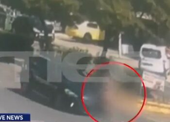 Alldaynews.gr Φρικτές Εικόνες: Αυτοκίνητο παρέσυρε και Σkοτωσε γυναίκα στην Νίκαια