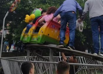 Κοζάνη: Τρόμος σε λούνα παρκ – Κόπηκαν δυο βαγόνια από το τρένο