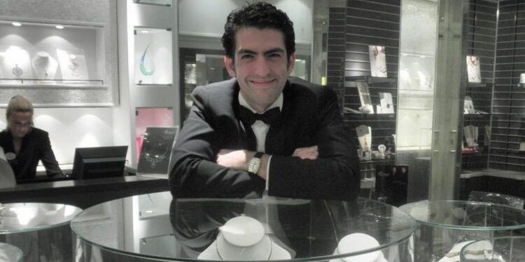 Alldaynews.gr Σοκαρισμένοι όλοι στη Μύκονο: Νεκρός Ξαφνικά ο Γνωστός κοσμηματοπώλης Φώτης Πονηρός, λίγες μέρες μετά τα πρώτα γενέθλια του παιδιού του