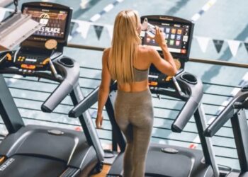 Ντροπιαστικό ατύχημα για 26χρονη – Έκανε διάδρομο στο γυμναστήριο και κατέληξε ημίγuμνη[video]