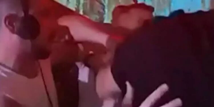 Alldaynews.gr Θεσσαλονίκη: Άγριο ξύλο στη συναυλία του τράπερ Sidarta – Βίντεο ντοκουμέντο