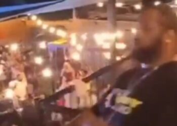 Σοκaριστικές σκηνές σε συναυλία: 45χρονος ράπερ κατέρρευσε και πέθανε στη σκηνή