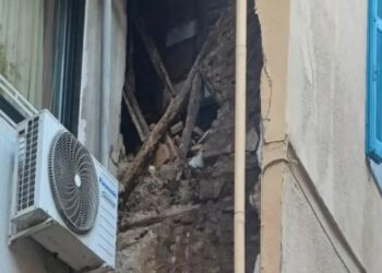 Θεσσαλονίκη: Κατέρρευσε τοίχος παραδοσιακής κατοικίας στην Άνω Πόλη λόγω της σφοδρής κακοκαιρίας[Φωτογραφίες]