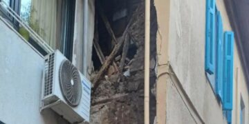 Θεσσαλονίκη: Κατέρρευσε τοίχος παραδοσιακής κατοικίας στην Άνω Πόλη λόγω της σφοδρής κακοκαιρίας[Φωτογραφίες]
