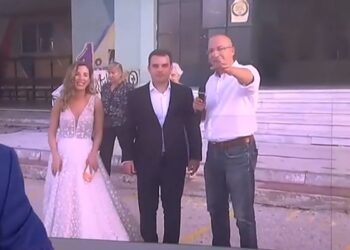 Εκλογές 2023: Γαμπρός και νύφη πήγαν κατευθείαν από το γλέντι του γάμου για να ψηφίσουν