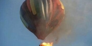 Alldaynews.gr Τρaγωδία στον αέρα: Κάηκε Ζωντaνός-Πήρε φωτά το αερόστατο απο έκρηξη