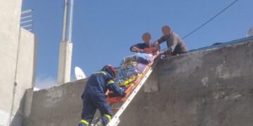 Περιπέτεια για άνδρα σε χωριό της Λάρισας: Ανέβηκε στην ταράτσα του σπιτιού του κι ένιωσε αδιαθεσία – Τον κατέβασε η πυροσβεστική