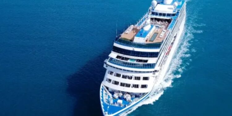 Ασύλληπτη Τραγωδία με 7χρονο που έπεσε από πλοίο-Νεκρή και η μαμά του που βούτηξε να το σώσει