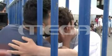 Alldaynews.gr Ναυάγιο στην Πύλο: Βρήκε τον αδερφό του ενώ νόμιζε οτι είχε πνιγεί