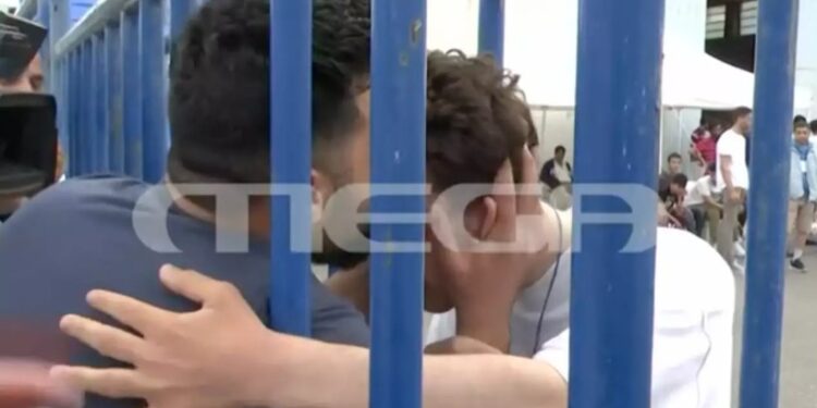 Alldaynews.gr Ναυάγιο στην Πύλο: Βρήκε τον αδερφό του ενώ νόμιζε οτι είχε πνιγεί