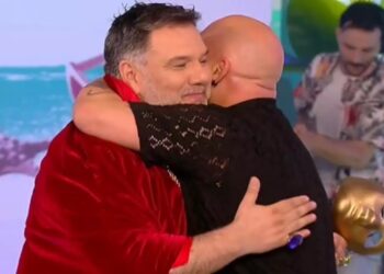 Alldaynews.gr Ο Γρηγόρης Αρναούτογλου εισέβαλε στο «Καλό μεσημεράκι» – Άναυδος ο Νίκος Μουτσινάς