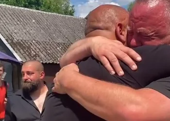 Έμειναν με ανοιχτό το στόμα: 45χρονος “έστησε” την κηδεία του για να “δώσει μάθημα” στους συγγενείς του (video)