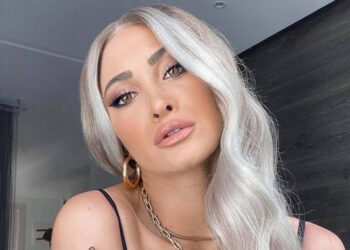 Ξέφυγε η Τούνη! Ανέβασε φωτογραφίες μόνο με τα εσώροuχα-«Μη νομίζετε ότι επειδή είμαι μαμά…»