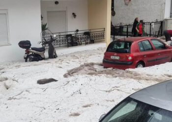 Alldaynews.gr Απίστευτες εικόνες μετά την ισχυρή χαλαζόπτωση στα Ιωάννινα – Άσπρισε το κέντρο!