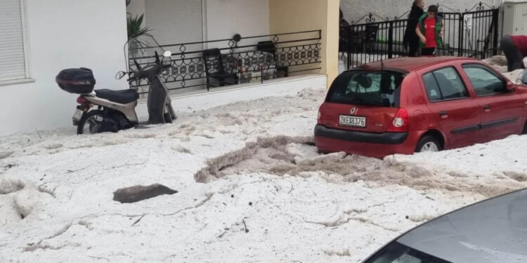 Απίστευτες εικόνες μετά την ισχυρή χαλαζόπτωση στα Ιωάννινα – Άσπρισε το κέντρο!