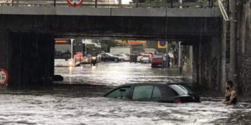 Alldaynews.gr Η κακοκαιρία «σάρωσε» τη Θεσσαλονίκη: Ζημιές σε σπίτια – Ξεχείλισε ρέμα στην Πολίχνη