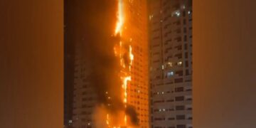 Alldaynews.gr Ηνωμένα Αραβικά Εμιράτα: Κόλαση φωτιάς σε 36ώροφο ουρανοξύστη