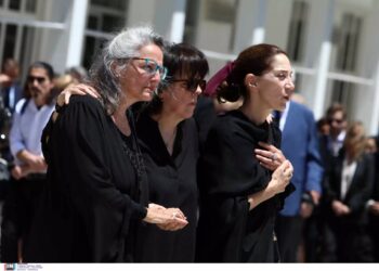 Τελευταία αντίο στη Νόνικα Γαληνέα – Οι κόρες της και οι τελευταίες επιθυμίες της (φωτο, video)