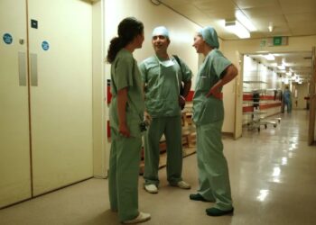 Alldaynews.gr Λαρισαίος Γιατρός πήγε στην Αγγλία: «Αλλιώς τα φανταζόμουν, αλλιώς τα βρήκα» – Οι «μισθάρες», τα μηνύματα και η αλήθεια του