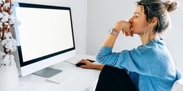 Alldaynews.gr Ενήλικος προσέγγισε χυδαία τη 14χρονη κόρη μου. 2 χρόνια μετά ακόμα περιμένουμε τη δίκη….