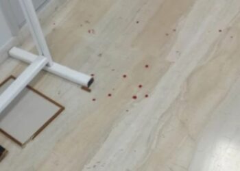 Χαμός σε δημόσια υπηρεσία: Υπάλληλος πέρασε «κολάρο» κάδρο σε πολίτη