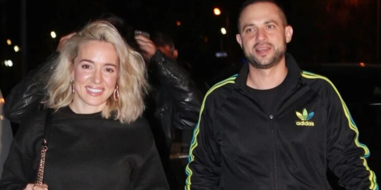 Alldaynews.gr Καλομοίρα: Έχω μάτια μόνο για τον σύζυγό μου, αλλά… εννοείται ότι φλερτάρω