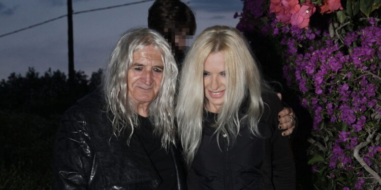 “Κουτσούμπας χωρίς καρδούλα”: Πάρτι στο twitter με την Ελληνίδα Κιμ Καρντάσιαν και τον.. ταπεινό συνοδό στο First Dates