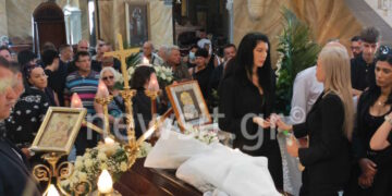 Alldaynews.gr Συγκίνηση και κοσμοσυρροή στον Πειραιά στην κηδεία του Γιάννη Φλωρινιώτη (φωτο, video)