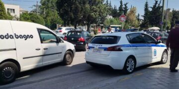 Alldaynews.gr Τροχαίο στην Κηφισίας – Μηχανή παρέσυρε γιαγιά και 3χρονο παιδί (φωτο)