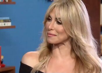 “Κόκαλο” στο Στούντιο 4 με την αποκάλυψη της Ζωής Κρονάκη για τον συμπαρουσιαστή της: “Έγινε χαμός στο γραφείο” (video)