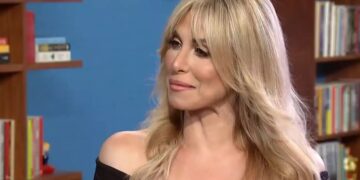 Alldaynews.gr “Κόκαλο” στο Στούντιο 4 με την αποκάλυψη της Ζωής Κρονάκη για τον συμπαρουσιαστή της: “Έγινε χαμός στο γραφείο” (video)