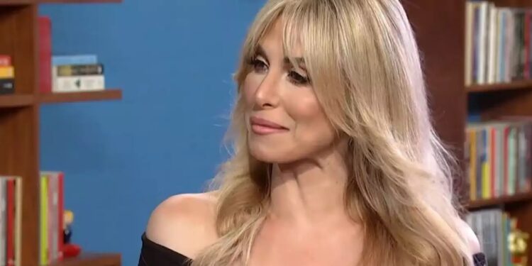 Alldaynews.gr “Κόκαλο” στο Στούντιο 4 με την αποκάλυψη της Ζωής Κρονάκη για τον συμπαρουσιαστή της: “Έγινε χαμός στο γραφείο” (video)