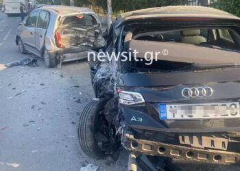 Θεσσαλονίκη: Λεωφορείο διέλυσε πάνω από 10 σταθμευμένα αυτοκίνητα (φωτο, video)