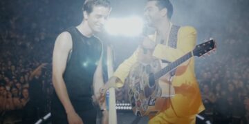 Alldaynews.gr Θεσσαλονίκη: Ο Χρήστος Μάστορας κάνει έκπληξη σε πλανόδιο μουσικό και τον καλεί live στη συναυλία του (video)