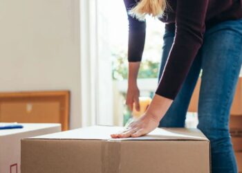 Θέλω να μετακομίσω με το παιδί, αλλά ο πρώην μου ισχυρίζεται ότι πρέπει πρώτα να πάρω την άδειά του. Τι ισχύει;