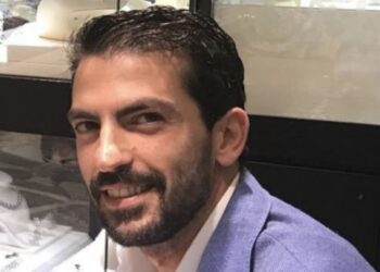 Σοκαρισμένοι όλοι στη Μύκονο: Νεκρός Ξαφνικά ο Γνωστός κοσμηματοπώλης Φώτης Πονηρός, λίγες μέρες μετά τα πρώτα γενέθλια του παιδιού του