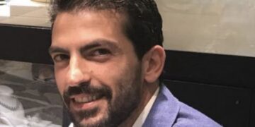 Alldaynews.gr Σοκαρισμένοι όλοι στη Μύκονο: Νεκρός Ξαφνικά ο Γνωστός κοσμηματοπώλης Φώτης Πονηρός, λίγες μέρες μετά τα πρώτα γενέθλια του παιδιού του