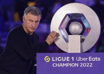 Σοκ στη Γαλλία: Συνελήφθη ο προπονητής της Παρί Σεν Ζερμέν και ο γιος του