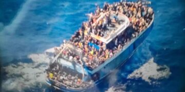 Alldaynews.gr Φωτογραφίες σοκ με το σκάφος να είναι κατάμεστο με μετανάστες πριν το ναυάγιο στην Πύλο (φωτο)
