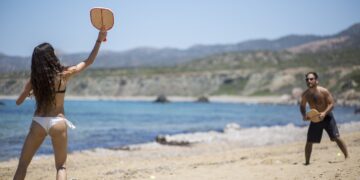 Alldaynews.gr Πρόστιμο 1.000 ευρώ σε όσους παίζουν ρακέτες – Σε ποιες παραλίες ισχύει