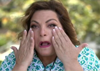 Η Βίκυ Σταυροπούλου αποκαλύπτει για πρώτη φορά: «Ήταν ένοχο μυστικό της οικογένειας»