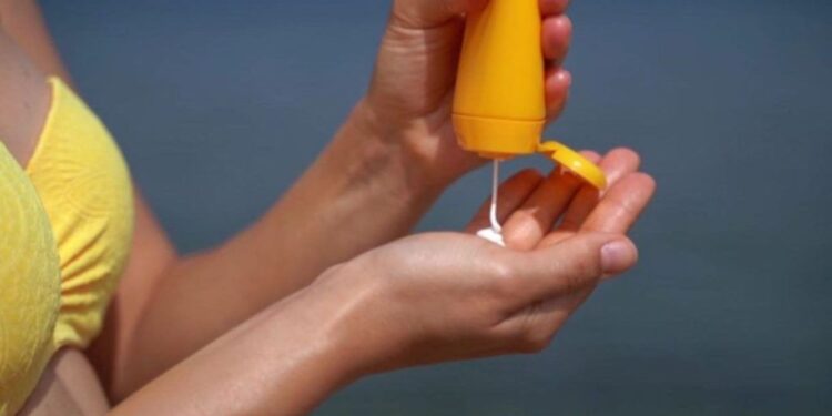 Ρεκόρ καρκίνου του δέρματος στην Ολλανδία: Η κυβέρνηση θα μοιράσει δωρεάν αντηλιακά