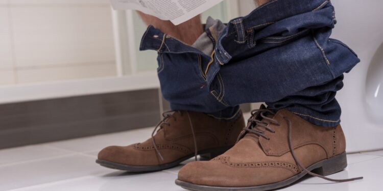 Alldaynews.gr Άνδρας απολύθηκε από τη δουλειά του γιατί πήγαινε πολύ ώρα στην τουαλέτα