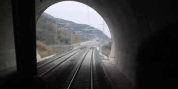 Alldaynews.gr ΕΚΤΑΚΤΟ: Τρένο με 400 επιβάτες «έμεινε» σε σήραγγα ανάμεσα σε Λαμία και Βόλο