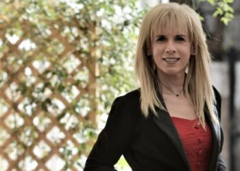 Αuτη είναι η πρώτη τρανς εκπαιδευτικός στην Ελλάδα που μετέχει στη νέα διαφήμιση του Pantene