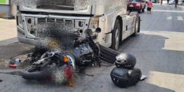 Alldaynews.gr Σύρος: Νέο Φρικτό θανατηφόρο τροχαίο – Μηχανή τράκαρε με νταλίκα (φωτο)