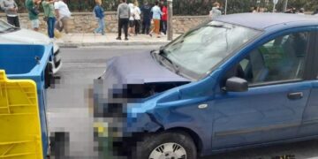 Alldaynews.gr Σύρος: Τροχαίο με αυτοκίνητο που έκανε τρελή πορεία – Οδηγούσε αιμόφυρτος στο τιμόνι (φωτο)