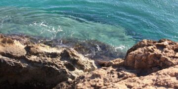 Alldaynews.gr Κρήτη: 19χρονος έπεσε σε βράχια από ύψος 10 μέτρων – Έσπασε τα δύο του πόδια