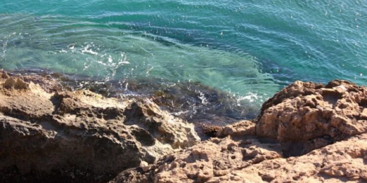 Alldaynews.gr Κρήτη: 19χρονος έπεσε σε βράχια από ύψος 10 μέτρων – Έσπασε τα δύο του πόδια